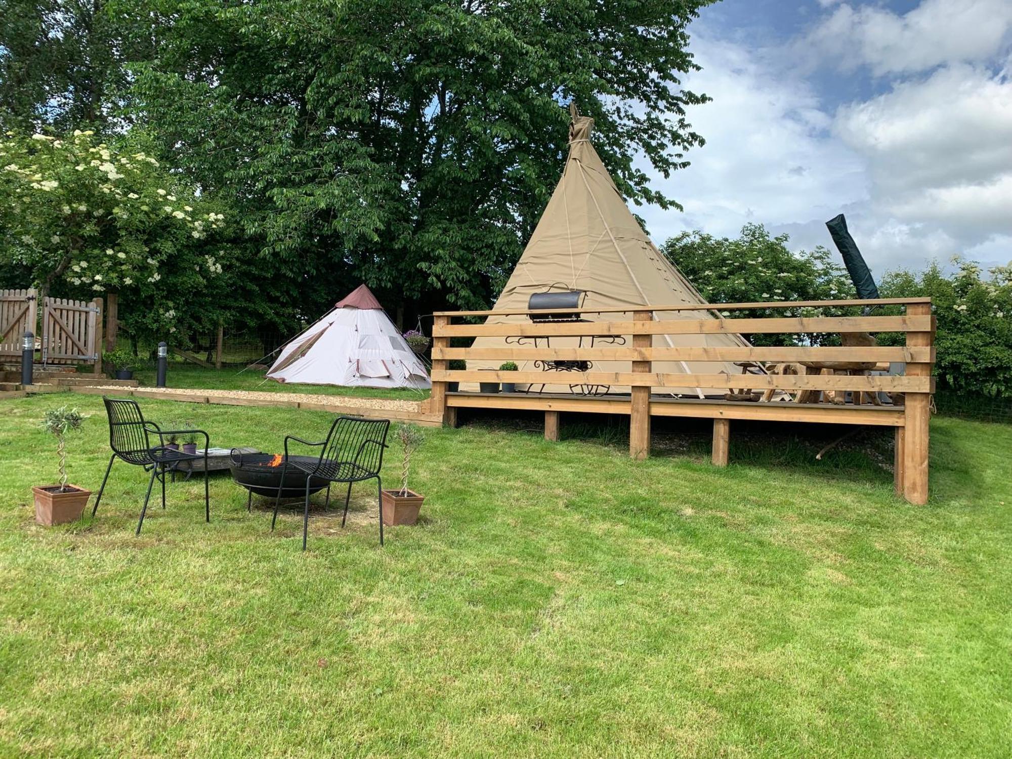 Burtree House & Retreats Tipi With Secluded Hot Tub Ξενοδοχείο Thirkleby Εξωτερικό φωτογραφία