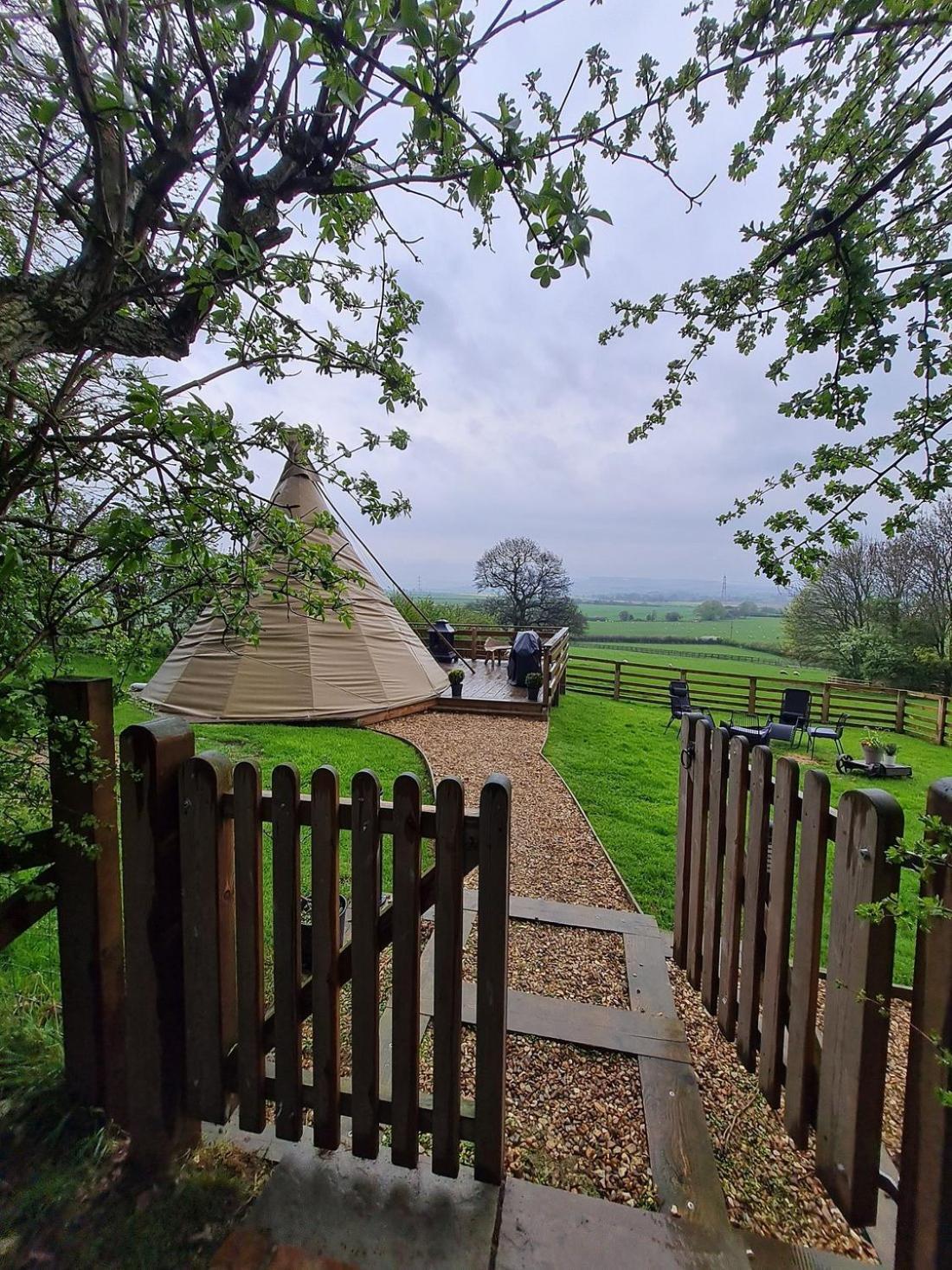 Burtree House & Retreats Tipi With Secluded Hot Tub Ξενοδοχείο Thirkleby Εξωτερικό φωτογραφία