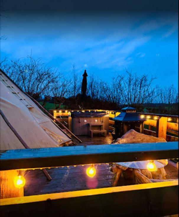 Burtree House & Retreats Tipi With Secluded Hot Tub Ξενοδοχείο Thirkleby Εξωτερικό φωτογραφία